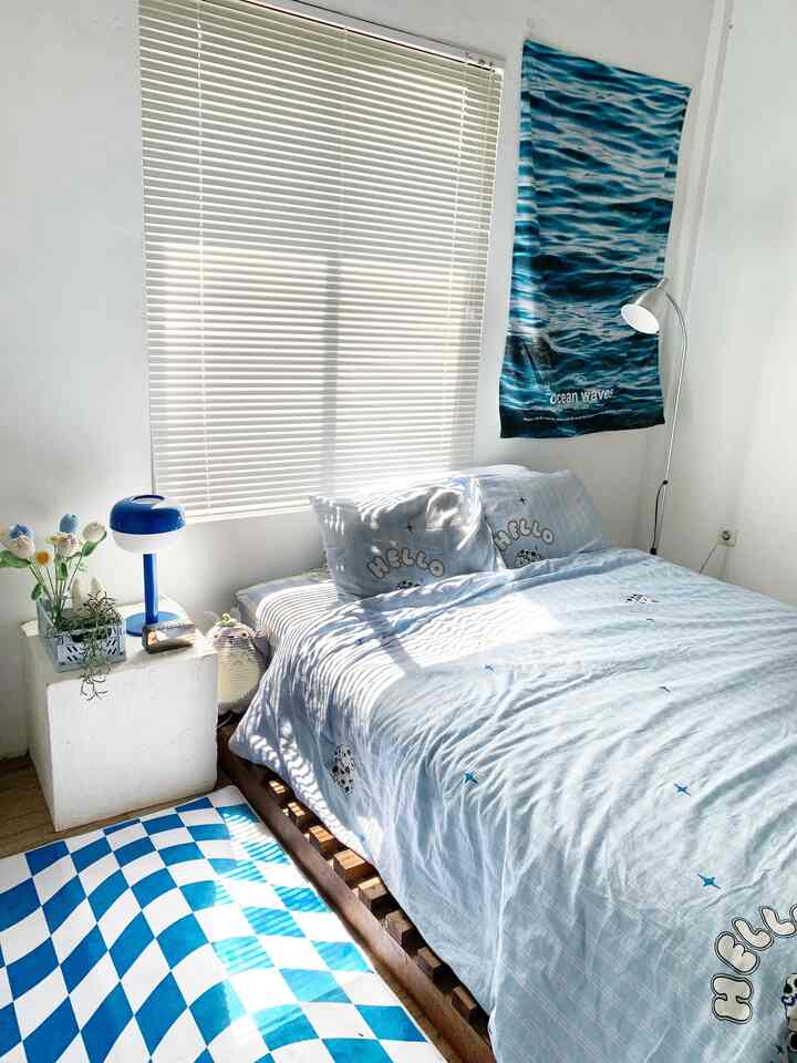 Best Purchase
Top 4 ada fabrick poster, karpet checkered, lampu tidur, dan standing lamp IKEA.

Karna kurang suka pajang figura di dinding akhirnya aku coba fabrick poster, ternyata cakep juga dan tentunya estetik. Untuk karpet aku memilih motif checkered agar tidak terlalu polos. Dan lighting adalah poin pentingnya. Apalagi saat malam hari ruangan akan terkesan warm and cozy.
Semua produk saya dapatkan di shopee dan tokopedia. 

#SpillBarangMurah #RekomendasiProduk #kamartidur #lamputidur #standinglamp #fabrickposter #karpetcheckered 