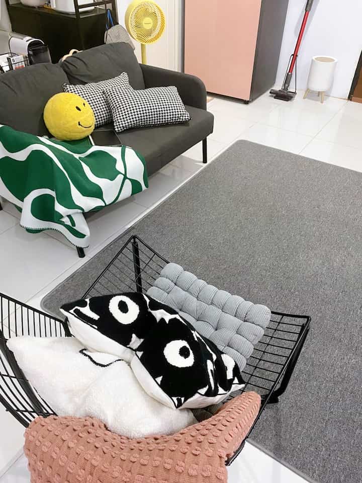 Top 4 Best Purchase
* Selimut sofa ala pinterest ini menarik karna motif dan warnanya yang buat rungan lebih hidup.
* Sarung bantal sofa motif bunga dengan perpaduan warna hitam dan putih memberikan kesan yang elegant.
* Karpet Motif Smile,perpaduan yang ceria menjadikannya salah satu ciri khas rumah kami.
* Meja samping ini cukup manarik karna memadukan warna hitam dan aksen rotan membuat meja ini menjadi lebih menarik.
#SelimutSofa
#SarungBantalSofa
#KarperCustom
#MejaSamping
#SpillBarangMurah
#RekomendasiProduk