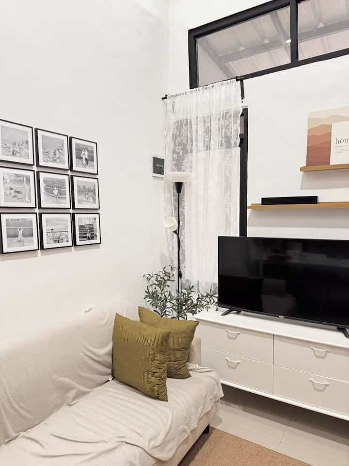 Best Item dekorasi yang aku beli bulan ini adalah : 
- vitrase dari IKEA ( mengganti suasana ruang tamu agar terlihat lebih homey)
- bantal sofa king rabbit (selain busanya yg empuk bantal ini sudah memiliki corak yg estetik dan masuk ke tema rumah ku)
- oven listrik mito (oven ini terbaik sih, panasnya cepet dan warnanya yg hitam doff membuat tampilan rak dapur ku jd makin estetik)
- dan dus penyimpanan dari IKEA ( gak pernah gagal selain fungsional dus ini memiliki warna yg alami sehingga masuk jika diletakan dimana saja )

#SpillBarangMurah
#RekomendasiProduk
#vitrasevintage
#ovenlistrik
#chusion
#duspenyimanan


