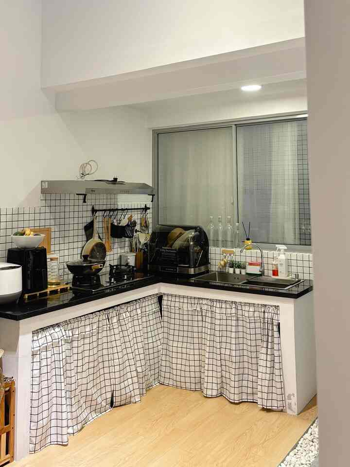 Kitchen Styling Tips without Cabinets

Because we haven't installed cabinets and shelves in this kitchen area, we want to give you tips for a kitchen area without cabinets.

1. Make sure items are neatly arranged under the kitchen table.

2. Store frequently used items on the kitchen table.

3. Install special poles and curtains under the kitchen, so that the area under the kitchen is neatly covered.

4. Use kitchen equipment according to your needs

Hopefully it inspires 🤍✨

#MakeOverDapur #StylingDapur #mejadapur #gordendapur #dapurtanpacabinet #dapurminimalist #mosaictile #toptable #backsplashkitchen #kitcheninspo #kitcheninspiration