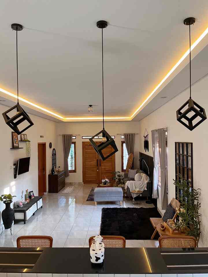 Memilih Rumah Open Space salah satunya supaya gampang berinteraksi. Slide 1 sampai dengan 3 d ambil foto posisi lagi d dapur nih, ini bisa diartikan ketika aku lagi aktivitas di dapur tetek bisa banget interaksi ngobrol cantik dengan orang yang berada d living room. 

#bumigerrd #RumahOpenSpace #RumahMinimalis #RumahMonochrome #DekorasiRumah #IdeRumahOpenSpace #RumahBandung #DekorasiLowBudget