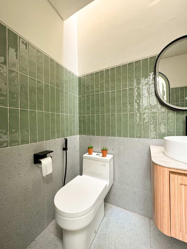 Maximizing limited space to remain functional in @zenhouse.id is how we define a bathroom. Because this bathroom area is hidden. Located between the walls of the main door to the children's room, no one would have thought that this small space was actually a bathroom 😂🥰🤗

Yuppp because the space is limited, the @zenhouse.id bathroom is elongated while still paying attention to the curved accents on the wall. Storage on the wall that forms a triangle and curves at the same time becomes something unique here hihi

Hopefully it can inspire the @zenhouse.id family who are about to make a bathroom!

Save it first, it's okay 🖤

#limitedspace #nevertoosmall #venustakko #inspirasikamarmandi #kamarmandi #palomahardware #showerpaloma #wastafel #wastafeltoto #klosettoto #toto #inspirasirumahminimalis #homedecor #homedeco #homeinspo