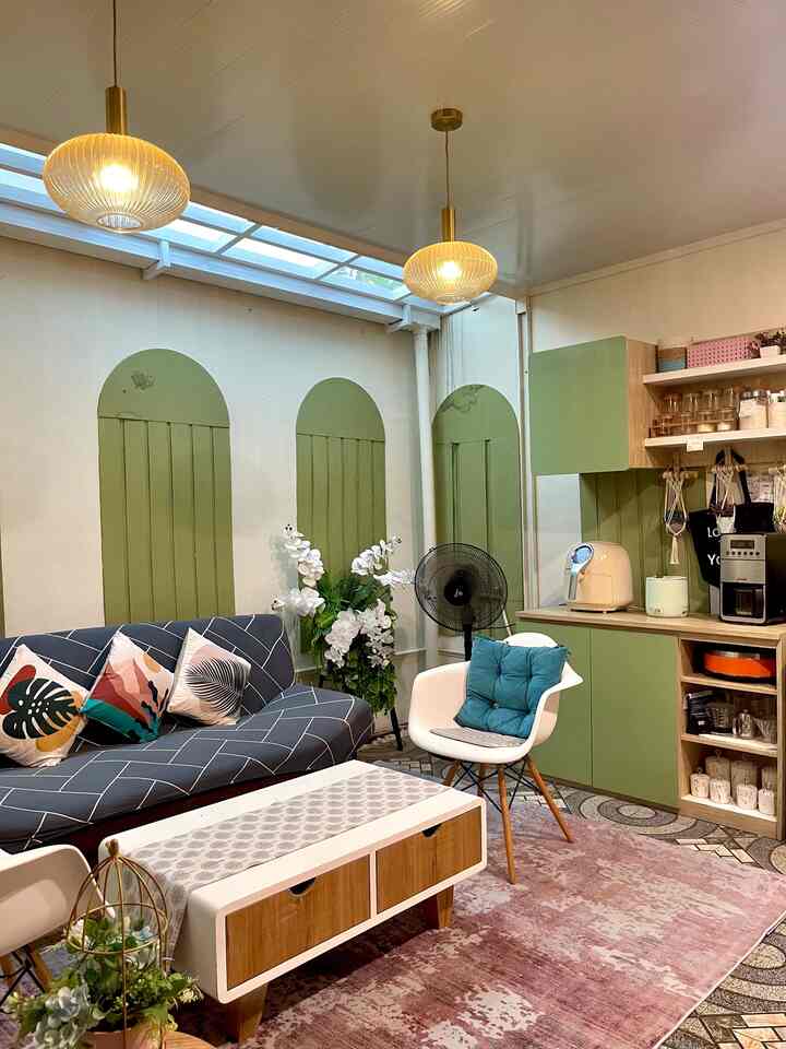 Mode ganti kulit ruang tamu 😬🥰 #LivingRoom #KarpetAbstrak #EveningSituation #Lighting #Skylight #DekorasiRuangTamu