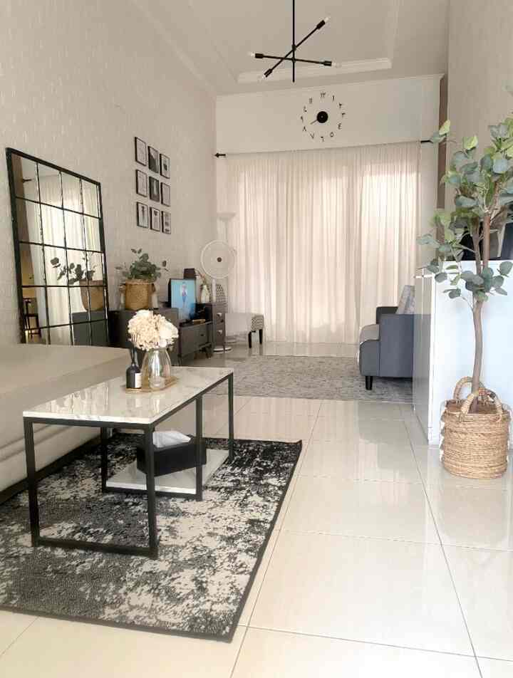 Dari sisi ini terlihat bahwa rumah kami ini adalah rumah segaris dan di ruangan ini kami banyak meluangkan waktu dan aktivitas bersama 

#openspace #rumahopenspace #rumahsegaris #inspirasilivingroom #idelivingroom #rumahminimalis 