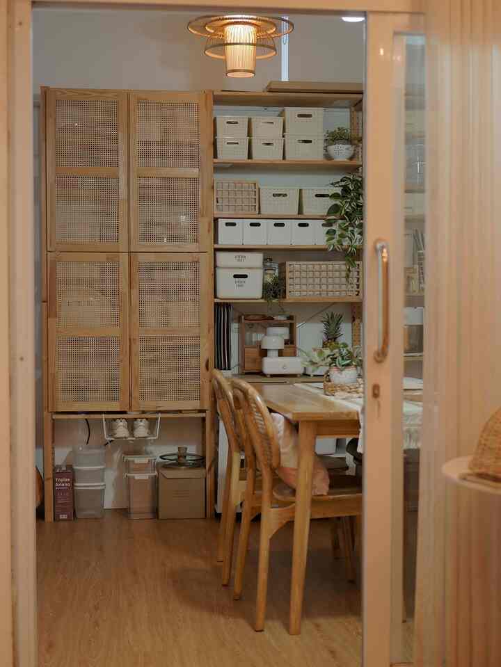 Dapur + Ruang Makan

hari ini 20/10 cuaca berawan sepanjang hari.
jadi suasana syahdu 🥨

#pantry #rakserbaguna
#rakivarikea
#raksusunkayu
#ruang makan