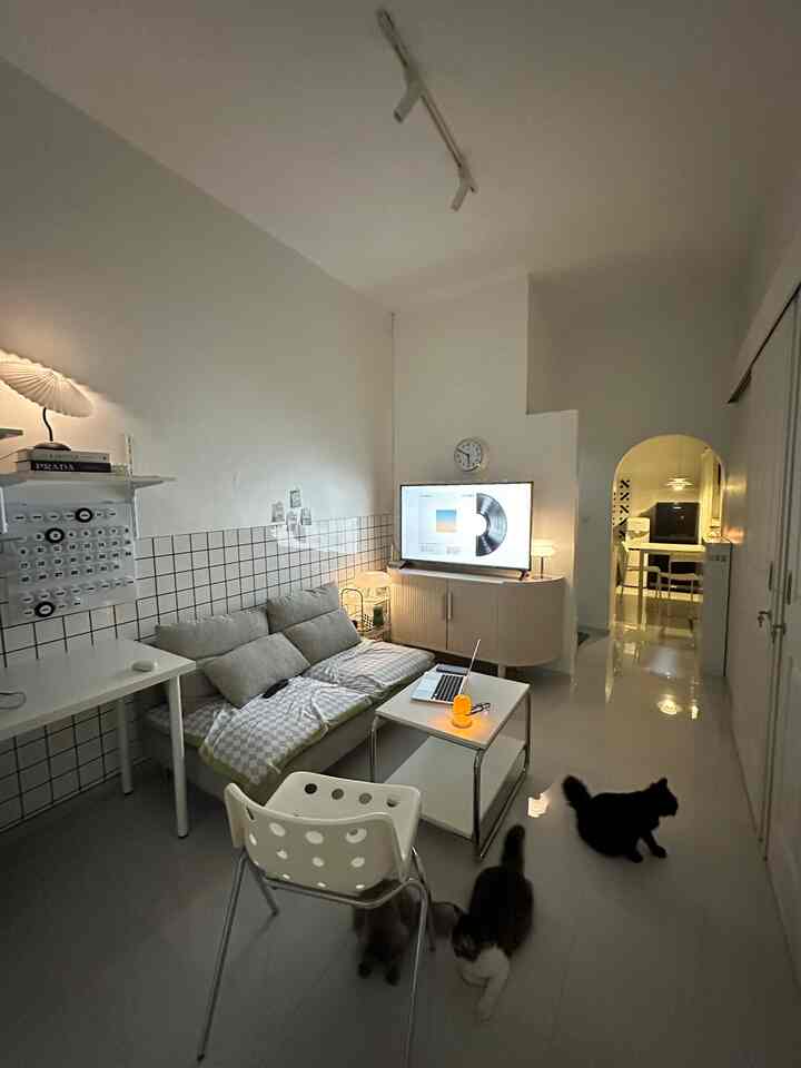 Livingroom at night💡🕯️🛋️
Menyalakan moodlamp di malam hari untuk mendapatkan feel warm karna hari ini seharian mendung & hujan.
#sofaikea #mejaminimalis #moodlamp #lampujamur #livingroom #nevertoosmall #ruangterbatas 