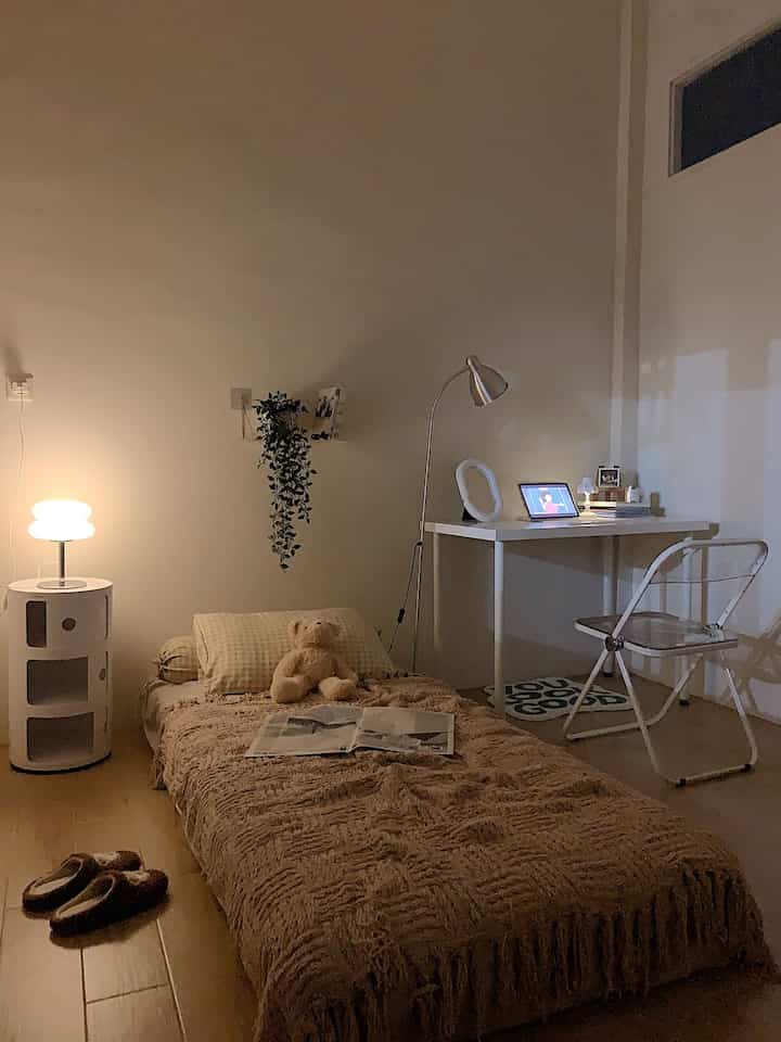 Nuansa malam di kamarku yang nyaman ⋆.˚ ᡣ𐭩 .𖥔˚
#WarnaCatRumah
#Cat
#RoomInspo
#RoomDecoration
#InspirasiKamarTidur
#BedroomInspo
#BedroomDecor
#KamarMinimalis