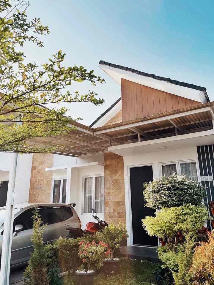 This house does not have a fence because the developer's rules do not allow the use of fences. To create a cool home atmosphere, we created a minimalist garden measuring 3 x 3 meters. 

#MinimalistFence
#MinimalistHomeFence
#FacadeInspiration
#FacadeStyle