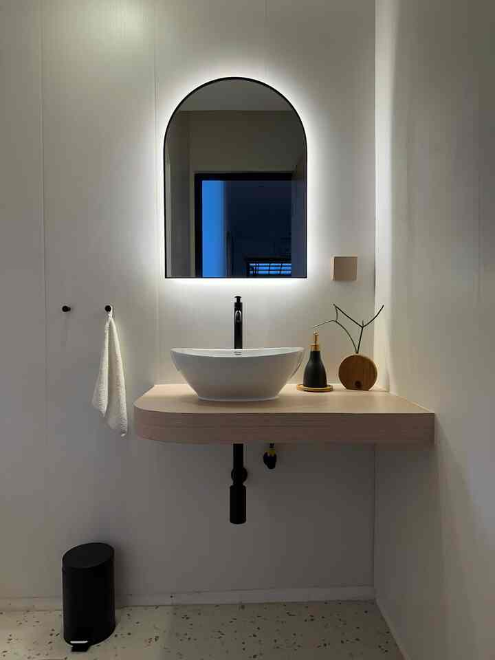 Transformasi powder room. Transformasi ini sengaja dibuat less debu, tanpa bongkar keramik. Tembok existing pun full keramik sebenarnya. Aku akali menempelkan pvc board, untuk lantai keramik jg hanya sistem tile on tile jadi keramik baru ditempel diatas keramik lama. Hasilnya menurutku sangat signifikan ya perubahannya. Dan aku sangat puas sih.

#inspirasirenovasi
#smallchangesbigimpact
#wpc
#pvcboard
#tileontile