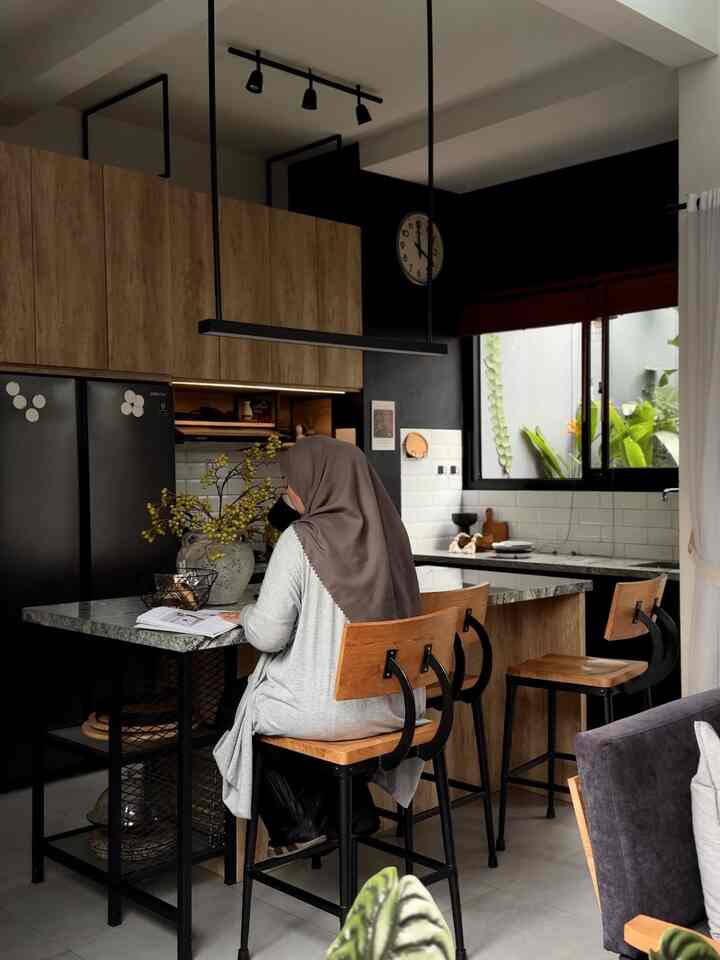 Salah satu sudut estetik dirumah, karena merupakan ciri khas nya rumah ini 

Daann aku betah banget berlama lama disini

#bumitimi #kitchenarea #diningtable #diningarea #BTNOAS9 
