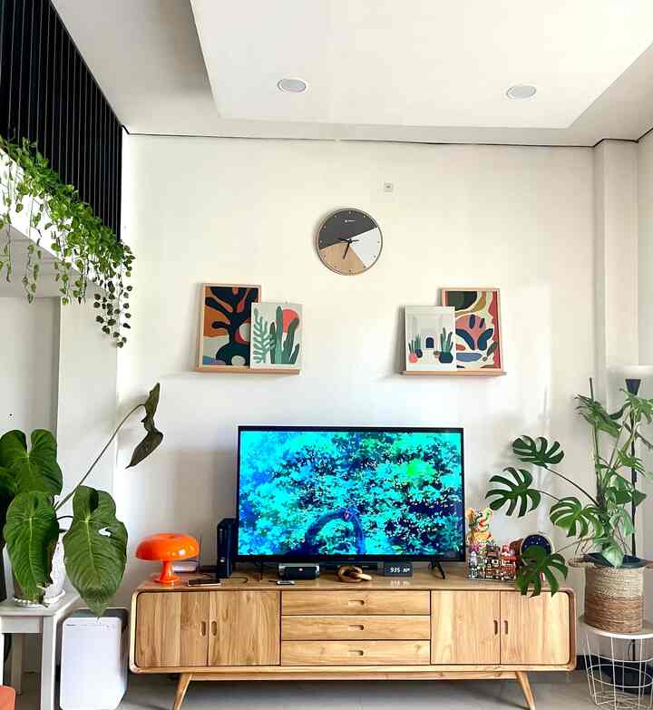 Ini adalah 2 ruangan yang mengalami perubahan yang sangat significant.

1. Ruangan pertama adalah #BeforeAfter #livingroom. Disini aku mengganti meja tv dan jg menambahkan lukisan serta tanaman hidup

2. Ruangan kedua adalah #BeforeAfter #GuestRoom yang disulap dengan #DIY backdrop kamar dan juga menambahkan lukisan

#SmallChangeBigImpact #InspirasiRenovasi