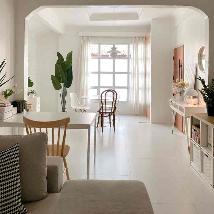 Before-after livingroom
Keputusan terbaik aku tahun ini yaitu mengganti keramik lama aku dengan granit putih matt ini..tampilannya seketika berubah drastis..setuju?
Slide 1 adalah livingroom aku sekarang dan slide 2 adalah beforenya..aku suka banget dengan tampilan livingroom aku yang sekarang walaupun furniture yang digunakan sih sama aja sebenarnya :) #rumahminimalis #livingroomminimalist #ruangtamuminimalis #SmallChangesBigImpact #InspirasiRenovasi #minimalist #aesthetic