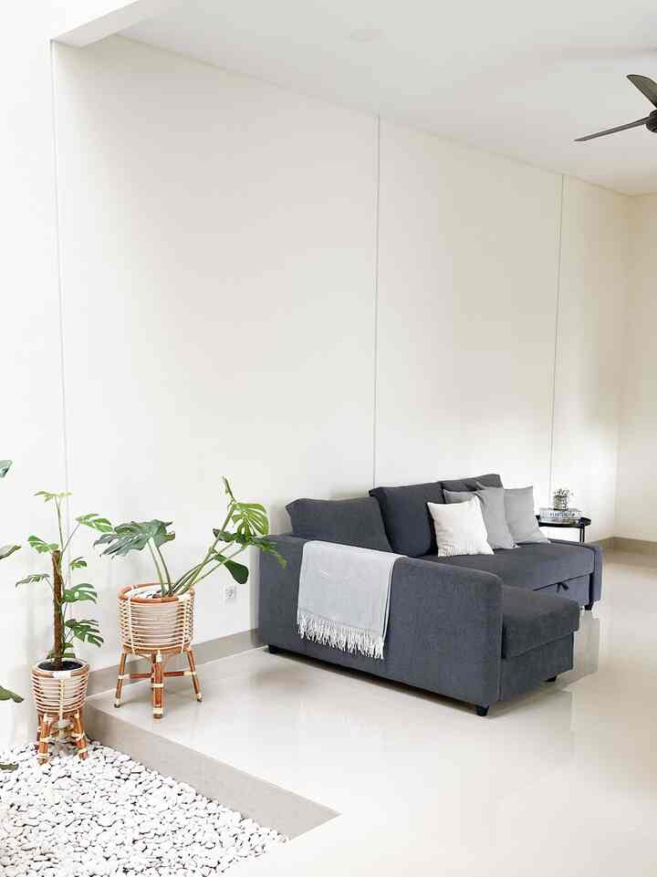 Living Room Transformasi ✨

Mengisi rumah tu emang seru yaa. Setiap ruang punya perjalanannya sendiri. Misalnya living room ini, untuk sampai seperti sekarang butuh perjalanan panjang hehe. Yang tadinya cuma ada sofa dan 2 tanaman skrg udah beranak pinak. Alhamdulillah makin nyaman. 

Soree semua ✨
Salam
Casaaksadaru 

#SofaMinimalis #PotRotan #KarpetAbstrak #standingLamp #CoffeeTable #TransformasiLivingroom
#SmallChangeBigImpact #InspirasiDekorasi #casaaksadaru