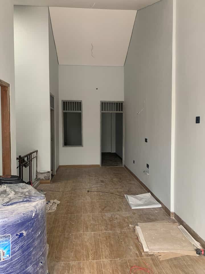 Transformasi ruang di nasr.living memang sangat terasa, krn perpaduan interior yang digunakan. Berawal dari rumah tua kemudian direnovasi dan ditambahkan interior ternyata sangat berdampak besar untuk tampilannya.
#granite
#expanded
#SmallChangesBigImpact
#InspirasiRenovasi