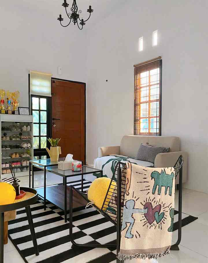 Before-After Ruang Tamu
Karna semenjak rumah ini di bangun belum pernah melakukan renovasi jadi ini adalah transformasi ruang tamu dari pertama rumah ini jadi hingga hari ini sudah lengkap terisi.
#SmallChangesBigImpact
#InspirasiRenovasi
#Transformasi
#Ruangtamu
#LivingRoomInspo
#DekorasiRuangTamu
#CatPutih
#KeramikPutih
