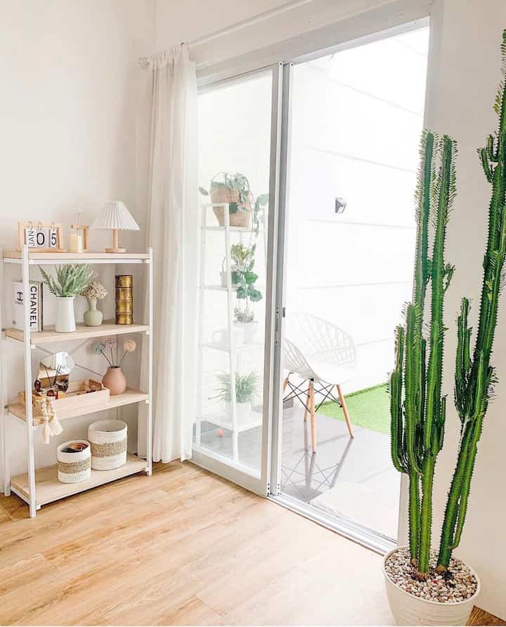 Ternyata renovasi dapat merubah vibes rumah . Yang aku lakukan adalah renovasi dengan biaya hemat yaitu memasang wall
Panel di dinding dapur dan dinding sekatbteras belakang . Dengan memasang wall
Panel rumah terlihat lebih sesuai dengan style bieshouse yaitu scandinavian . Budget dalam merenovasi harus diperhitungkan agar dengan budget rendah tetapi vibes rumah jadi berbeda . 
#renovasi #renovasirumah #renovasifurniture #renovasiwallpanel #renovasiminimbudget #renovasilowbudget #renovasiruangan 
#smallchangesbigimpact #inspirasirenovasi 