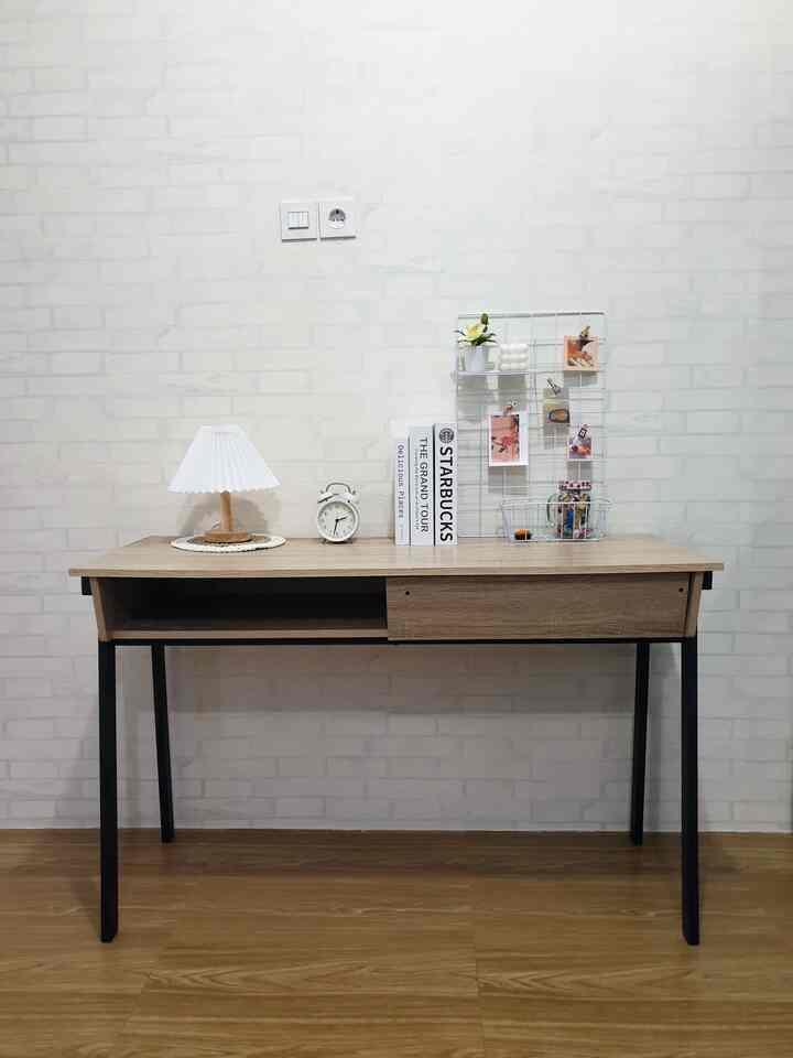 before - after home office 

Initially, this spot was just a corner filled with boxes that had not been sorted. Then with a few changes, starting with installing wallpaper on the wall with a white brick motif, then cleaning the area from items that were no longer needed. Next, the old study table was cleaned so that it could be used again. Finally, it was decorated lightly with cheap details. Tadaaa... it turns out that it can change the vibes in this spot. 

#Ceramics #KeramikLantai #WallpaperDinding #WallpaperEstetik #SmallChangesBigImpact #InspirasiRenovasi #Instagrammable #Housegram