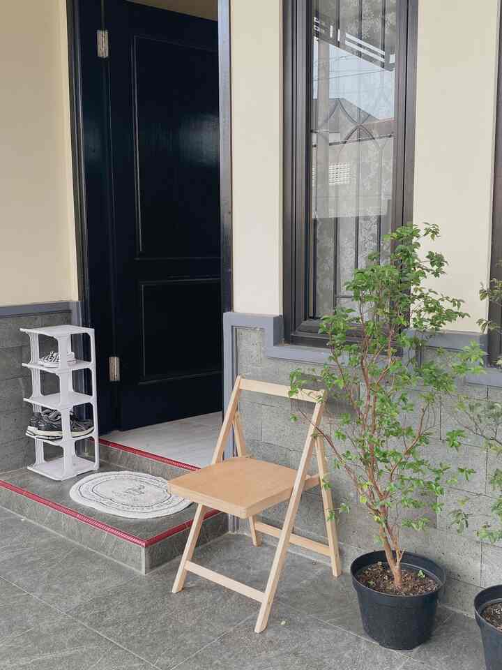 The front of the house is simple. Equipped with an iron fence and only a few supporting decorations
#metal fence
#facade inspiration
#facade style