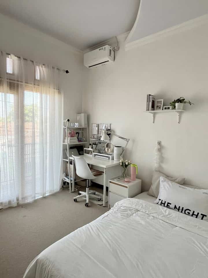 Bedroom transformation 

berawal dari liat ada ruangan di lt2 yg ngga kepake & cuma buat simpen barang aja akhirnya decide buat pindah kesini, and it was the best decision ⊹ ࣪ ˖ 

kamar jadi super lega, dapet banyak sinar matahari karena pake sliding door kaca + ada akses keluar balkon bikin sirkulasi udara lancar which is semua itu gabisa aku dapetin di kamar aku yg sebelumnya 

#SmallChagesBigImpact
#InspirasiRenovasi
#InpirasiKamarTidur
#BedroomIdeas
#Kamar4x4
#SlidingDoor
