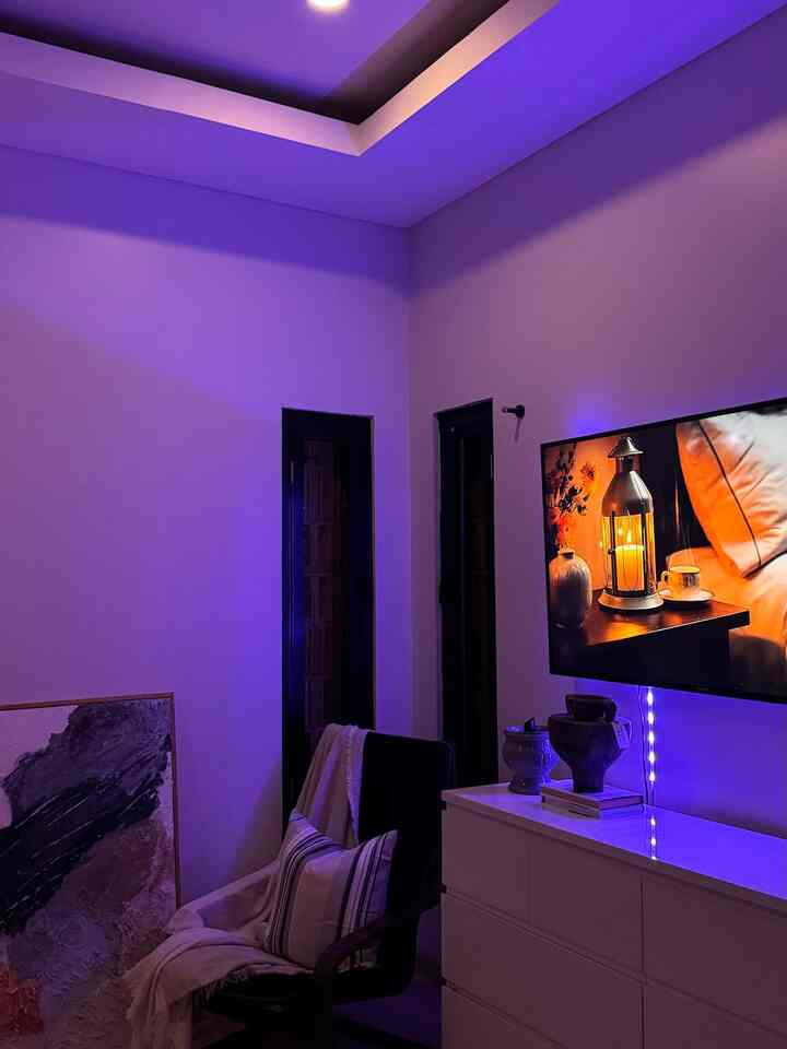 Suasana Malam di kamar tidur utama kalo lampu dinyalain, bisa pilih suasana mau cozy atau warm atau night 

Beberapa spot yang memakai accent lampu

#bumitimi #lighting #bedroom #masterbedroom #accentlighting #idekamartidur #bandung #suasanakamartidur
