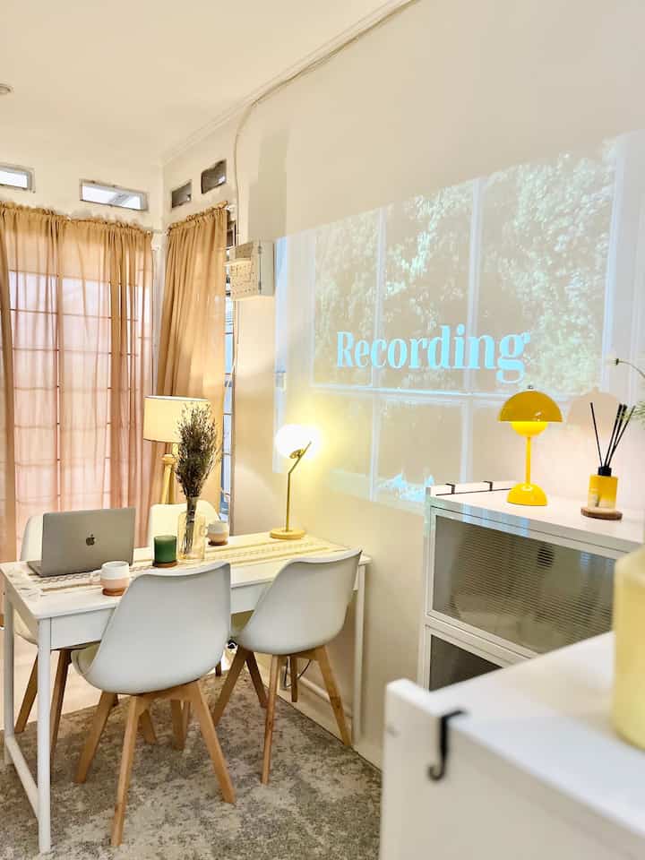 Our Lil House - Office Makeover

Before the office was made over, we had designed and arranged it with the things we already had. After the makeover, the atmosphere changed a lot! Do you prefer the design before or after the makeover??

#makeover #wallpanel #lantaivinyl #kantorbaru #officedesign #makeoverkantor #ruangkerja