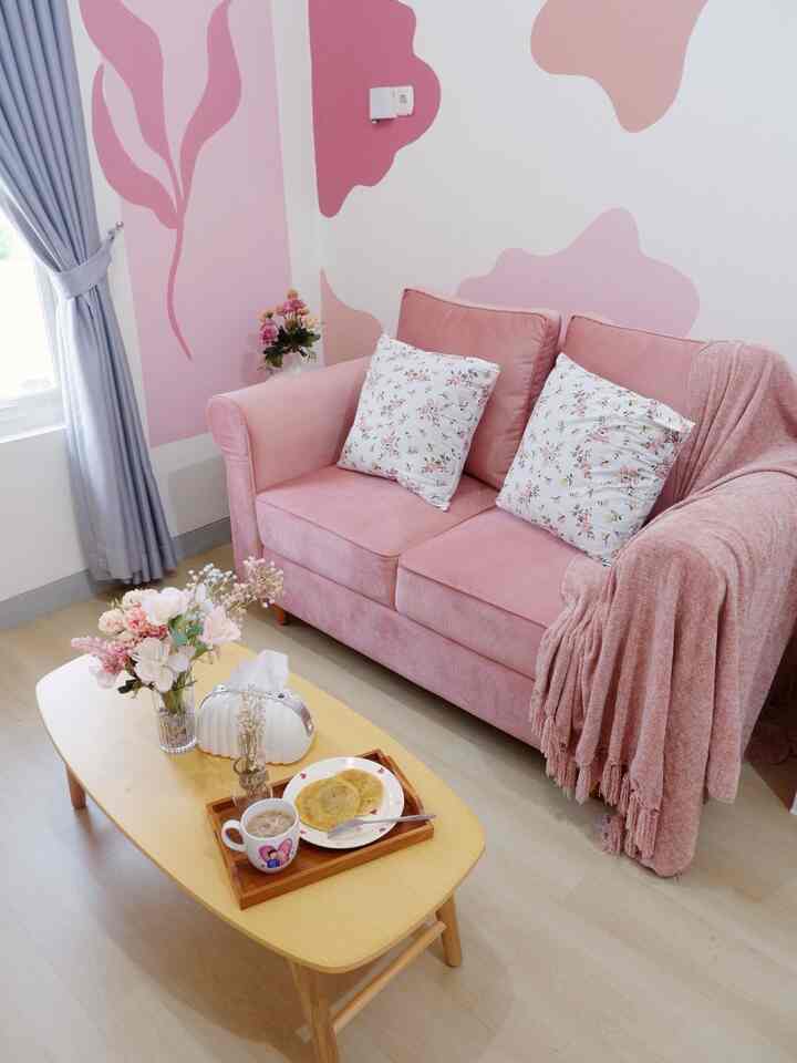 Pertimbangan pertama kami membeli rumah ini adalah cicilan KPRnya yang ternyata sesuai dengan budget yang kami miliki. Walau memang hanya 36 meter persegi, rumah ini memiliki daya tarik tersendiri untuk kami. Dengan fasilitas umum yang lumayan lengkap, cukup bagi kami menjadikan hal tersebut pertimbangan awal menghuni rumah ini.
Renovasi pertama yang kami lakukan adalah instal kitchen set dan pembuatan laundry room. Ternyata renovasi ini cukup membuat perubahan besar bagi rumah kecil ini. Dengan dekor nuansa pink dan kayu, membuat rumah dengan space terbatas ini nyaman untuk kami huni.

#openspace #rumahkpr #rumahpinkymama #MiniHouseTour #CeritaRumahku #warnacatpink #rumahpinky #pinkhomeideas