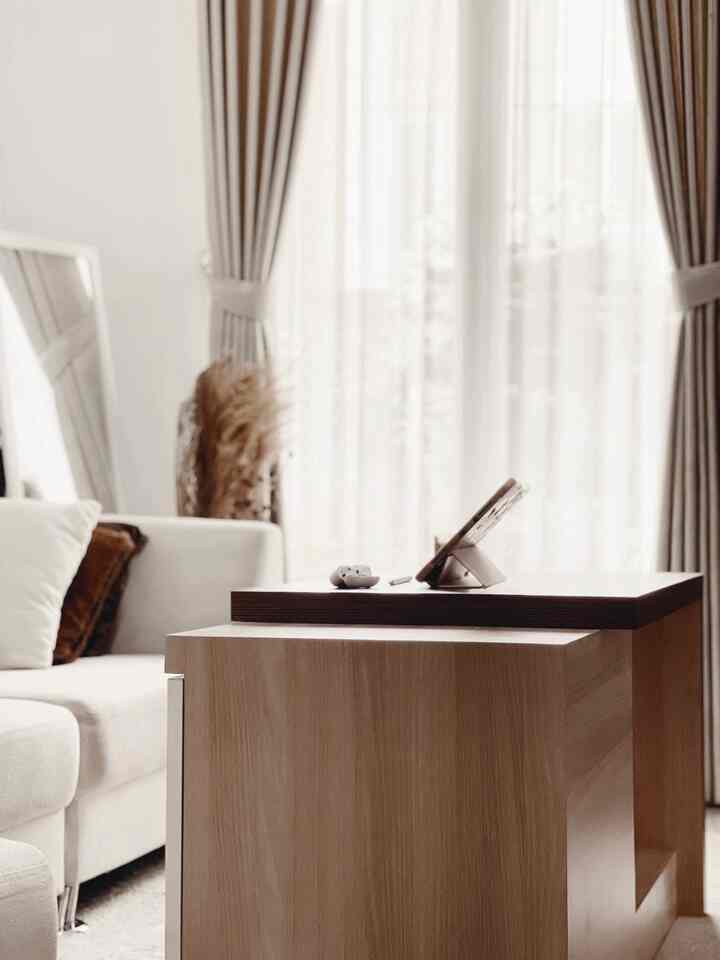 Japandi Style Coffee Table ⛩️

Coffee table atau meja kopi adalah meja jenis rendah yang diletakkan bersama sofa untuk tempat makanan, dan minuman. 

Meja ini aku custom dengan desain simple dan minimalis. Desain ini terlihat sederhana dan timeless namun memiliki fungsi yang tepat untuk kami gunakan sehari hari. Kami menambahkan storage besar di bagian dalam. 

#CoffeeTableInspo
#DesainCoffeeTable
#DesainInterior
#InspirasiCoffeeTable
#JapandiCoffeeTable
#JapandiStyle



