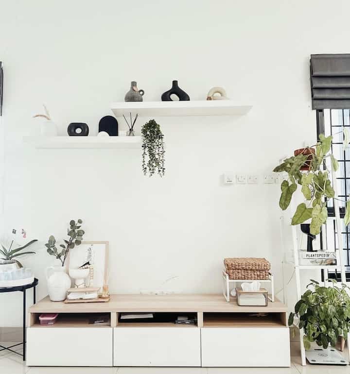 Hai tetangga 🤍

Rumah ideal itu menurut kami adalah tempat  pulang ternyaman. Bagaimanapun kondisinya. Makanya untuk itu kami pasti selalu mengusahakan hunian menjadi lebih nyaman.

Rumah ini juga tumbuh seiring waktu. Setiap harinyaa ada aja ya yg nambah hehe. Its okay namanya juga perjalanan ya. Yang penting rumah menjadi lebih baik dan memberikan kehangatan untuk keluarga. 

Bagaimana menurut tetangga? Have a nice weekend semuaa 🫶🏻

#benchTv #CerminEstetik #LivingRoomInspirasi #FasadRumah #MiniHouseTour #CeritaRumahku #Casaaksadaru