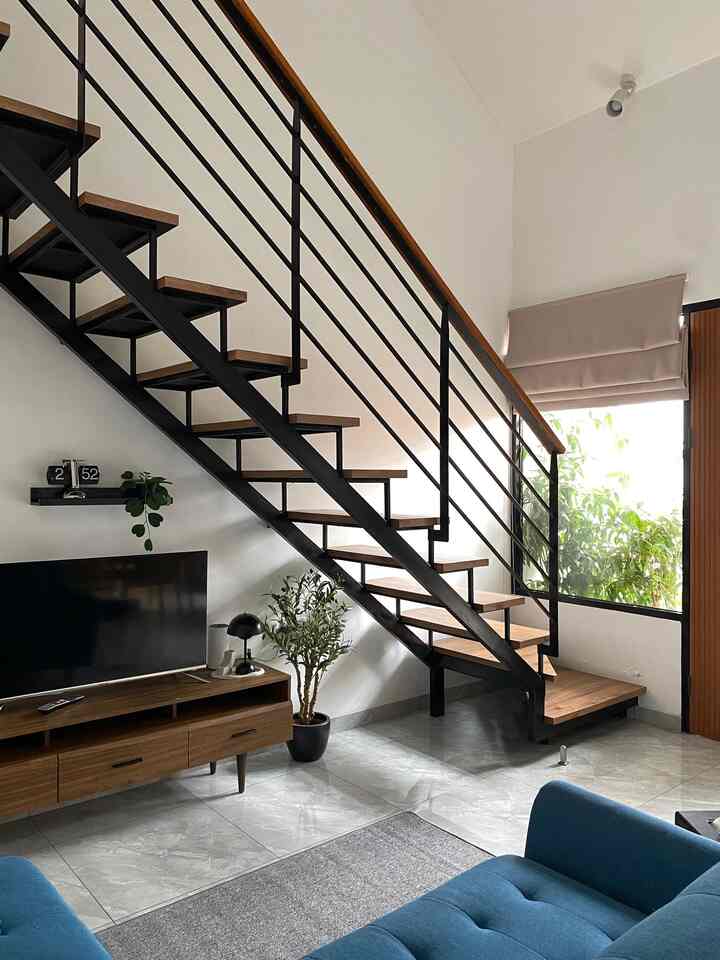 Inspirasi Tangga Minimalis

Tangga ini terbuat dari besi hollow dan multiplek finishing vinyl. Berikut detailnya ;

Jari-jari tangga : besi hollow uk 15x15 mm
Rangka trap tangga : besi hollow uk 40x40 mm
Handrail : kayu solid finish fiberkote natural brown
Trap tangga uk 90x25 cm : multiplek 18 mm finishing vinyl 3mm
Jarak antar trap tangga 20 cm

Semoga menginspirasi ✨

#InspirasiTanggaMinimalis #InspirasiTanggaRumah #MaterialTanggaRumah #TanggaMinimalis #TanggaIndustrial #JapandiIndustrial
