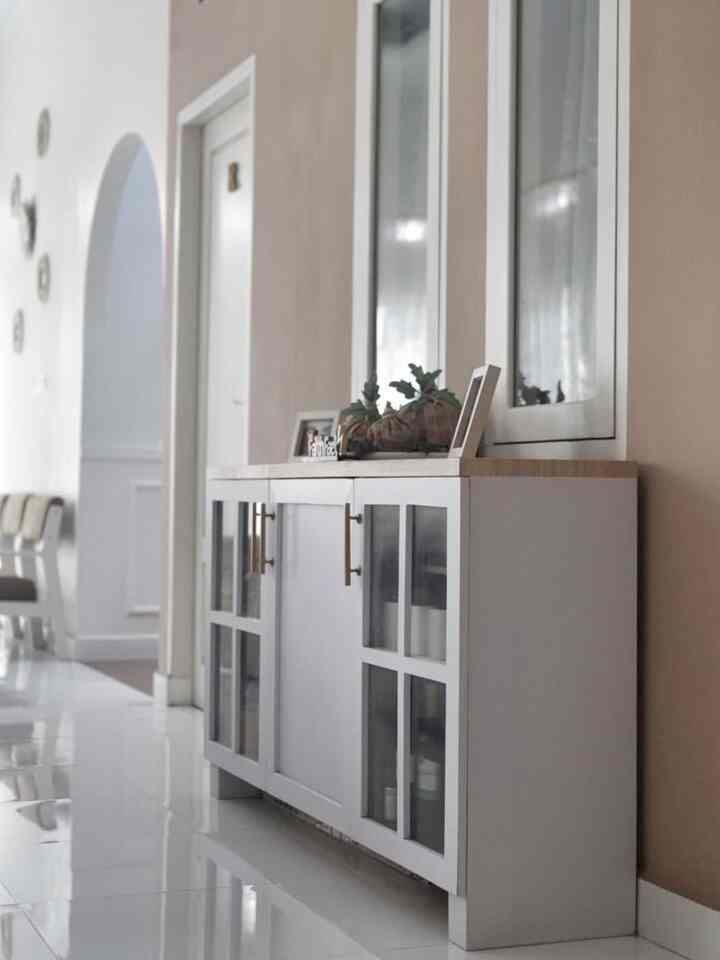 •Giving my corridor a fresh, stylish update!•

My Pinterest-inspired custom buffet, with a wooden top and gold handles brings the perfect blend of elegance and warmth. Added a moru glass effect on the doors for that dreamy touch, while inside, it holds all my favorite decor pieces and thoughtful gifts from dear friends. Love how this little spot brings character to the hallway!

#CorridorDecor #HomeDecorDetails #WhiteAndWood #MoruGlassEffect #BuffetStyle #ElegantTouches #SmallSpaceDecor #HallwayMakeover #DecorGifts #CozyHomeVibes