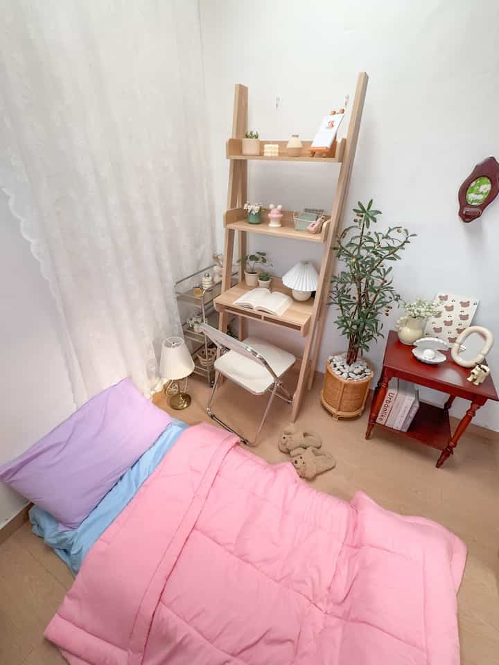 Pertama kali nyobain foto angle atas dengan 0.5 in my bedroom 🙈


#BTNOAS9 #bedroom #bedroominspo #bedroomdecor #bedroomdecorations #bedroominspirations 