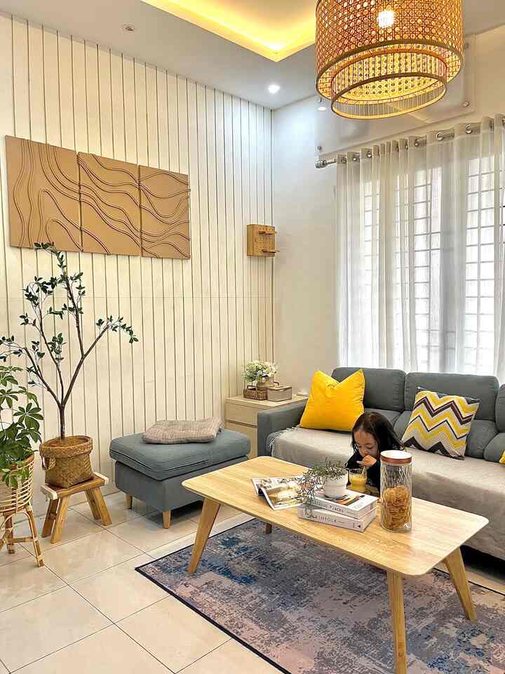 なぜセカンドハウスを選ぶのか？

2019年に私たちが家を探していたとき、このセカンドハウスを紹介してくれた不動産業者がありました。約250平方メートルの面積があり、すぐに入居できるので、私たちはこの家を購入することに決めました。私たちがこの家の気に入っている点は、モダンなミニマルな建物と家のデザイン以外に、この家の立地が非常に戦略的で、さまざまな公共施設や国道に近いことです。さまざまな交通手段がとても簡単です。建物の構造を変える必要はありません。いくつかの部屋を作り直したのは2年前で、徐々にでした。
作り直した1～6の部屋をスライドします。
変身前のスライド 7 ～ 8

#ミニマリストハウスペイント #karpetestetik #RumputSintetis #coverpot #WarnaCatRumah #CatLuarRumah #WarnaCatRuangTamu #WallpaperDinding {7 #美しい壁紙} #Cat #LantaiGranit
#ミニハウスツアー #CeritaRumahku