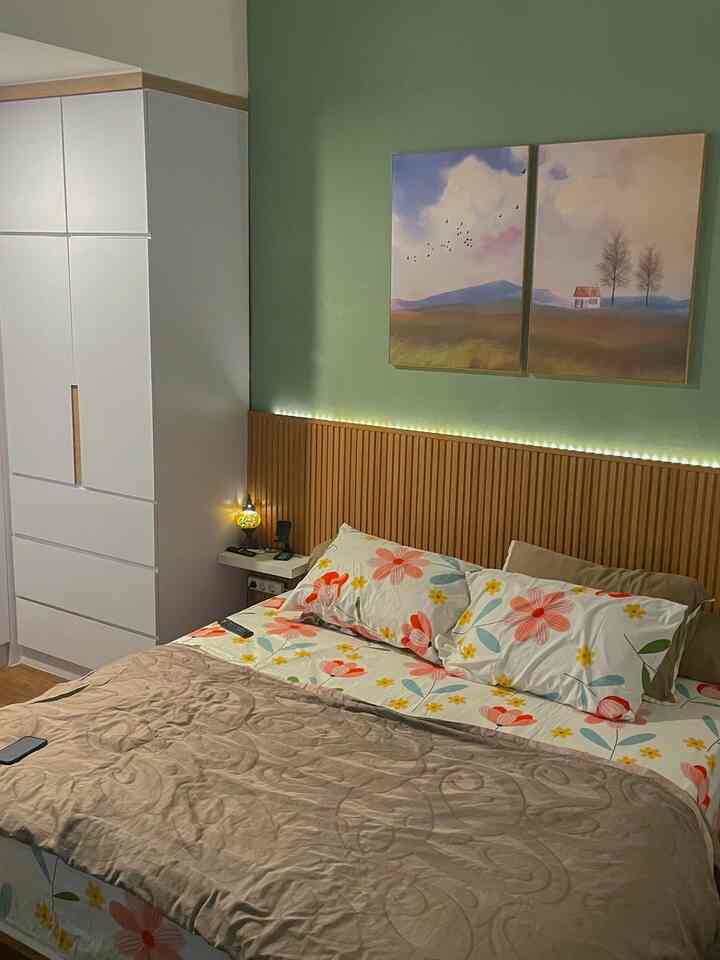 Ini adalah beberapa ruangan di diemdibumi yang merupakan rumah pertama kali setelah menikah. Rumah ini dibangun dari 0 dengan jasa kontraktor yang suamiku sendiri serta interior yang terinspirasi dari temen2 ohouse dan jiga pinterest #HomeOffice #Bedroom #SageGreen #Green #Scandinavian #boho #MiniHouseTour
#CeritaRumahku