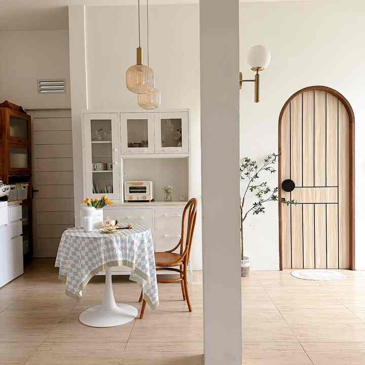 Styling dapur ala cafe korea
Emang hobby banget geser geser bagian dapur... biar gak bosenan.. dan biar tetep rumah bersih karena setiap geser2 pasti selalu dibersihin hehe..
Semoga menginspirasi 🫶🏻🫶🏻


#rumahdeveloper 
#livewithkids 
#japandi 
#skandinavian 
#rumahmungil 
#rumahtanpaarsitek 