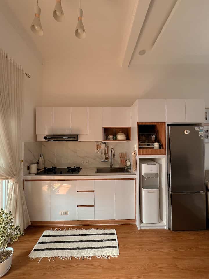 MY HOME MY HEAVEN ✨
The long journey to find a house is not easy. almost desperate because we couldn't find it.
at the end of despair we finally found this house.
strategic location and within budget.
the land area is only 78m² and the building still needs some renovation.
but we are grateful to have found this house ✨
every corner is valuable because there are many stories.

#MiniHouseTour
#MyHomeStory
#MinimalistKitchenSet
#KoreanStyleHouse
#MinimalistHouse
#Pantry
#AestheticLaundryRoom