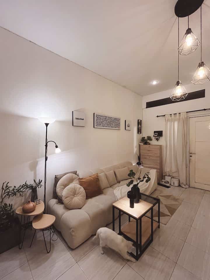 Area Living Room selalu menjadi tempat favorite untuk bersantai. 
Untuk mendekornya kami banyak menggunakan dekorasi yang bisa menambah kenyamanan seperti penggunaan lighting, throw blanket dan aromatherapy. Dengan mendekor seperti ini membuat kami semakik betah bersantai di living room karena ambiancenya semakin cozy. 

#Lighting #lampugantung #lampumeja #aromatherapy #diffuser #throwblanket #lilinaromatherapy #livingroom #sofaestetik 