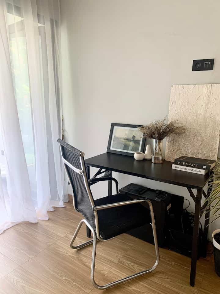 Beberapa sudut area di nasrliving yang cukup menarik karena dimanfaatkan dengan baik, sehingga tidak ada space yang terbuang tanpa dekorasi, semoga menginspirasi 
#granite
#hpl
#sudutruang
#homeoffice
#voyer
#interior
#inspirasiruang