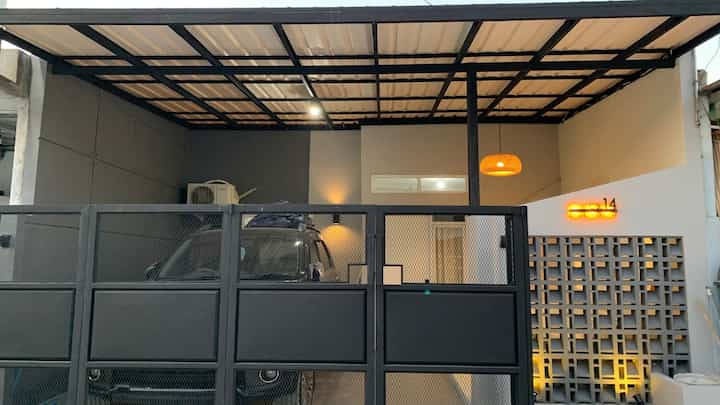 Fun factnya kami menemukan rumah ini saat masih pacaran dan lagi nyiapin wedding😆 dengan budget seadanya, akhirnya kami menemukan #AThouse. Rumah subsidi dengan akses yang sangat dekat ke jalan tol, mall, rumah sakit dan pusat kota.
Dannn setelah menikah, kami mulai menyicil mengisi rumah ini jadi rumah yang nyaman untuk kami tinggali, merenovasi teras, menambahkan pagar serta kanopi🥰


#MiniHouseTour  #CeritaRumahku #RumahSubsidi #TerasEstetik #RenovasiRumahSubsidi #CatRumahMinimalis