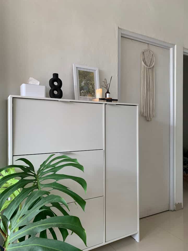 Living Room Inspo🫶🏻
Ruang tamu rumah subsidi dengan luas terbatas tapi tetap keliatan luas dan nyaman✨

#LivingRoomInspo #RuangTamu #RumahSubsidi #SofaMinimalis #BuffetMinimalis #RakSepatu #KarpetMotif #CushionCover 