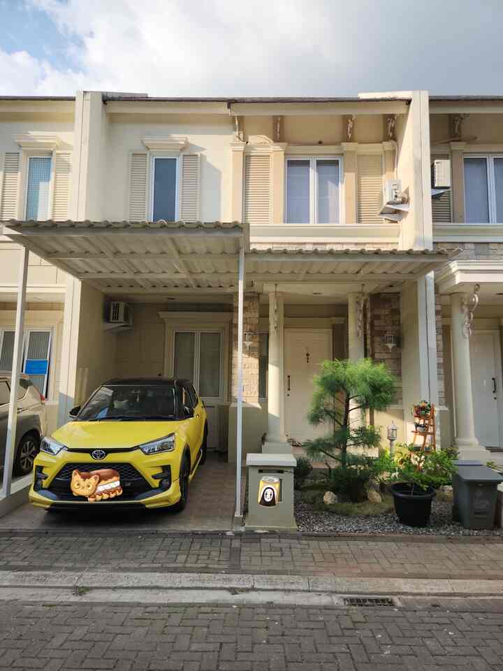 The front garden of the house has grown many new residents, finally had time to tidy it up 😌🍀

#homefacadeinspiration #tamanrumah #homegardening #tamanminimalis #inspirasitaman