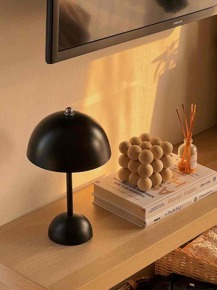 Morning Situation at Bedroom Casadirio.

Jadi, untuk master bedroom casadirio menghadap matahari pagi. Kalau pagi, banyak sinar matahari yang masuk dan menciptakan warna warm di kamar kami. 

#Japandi #JapandiBedroom #BedroomSituation #BedroomIdeas #Warm #Morning #MorningRoutine