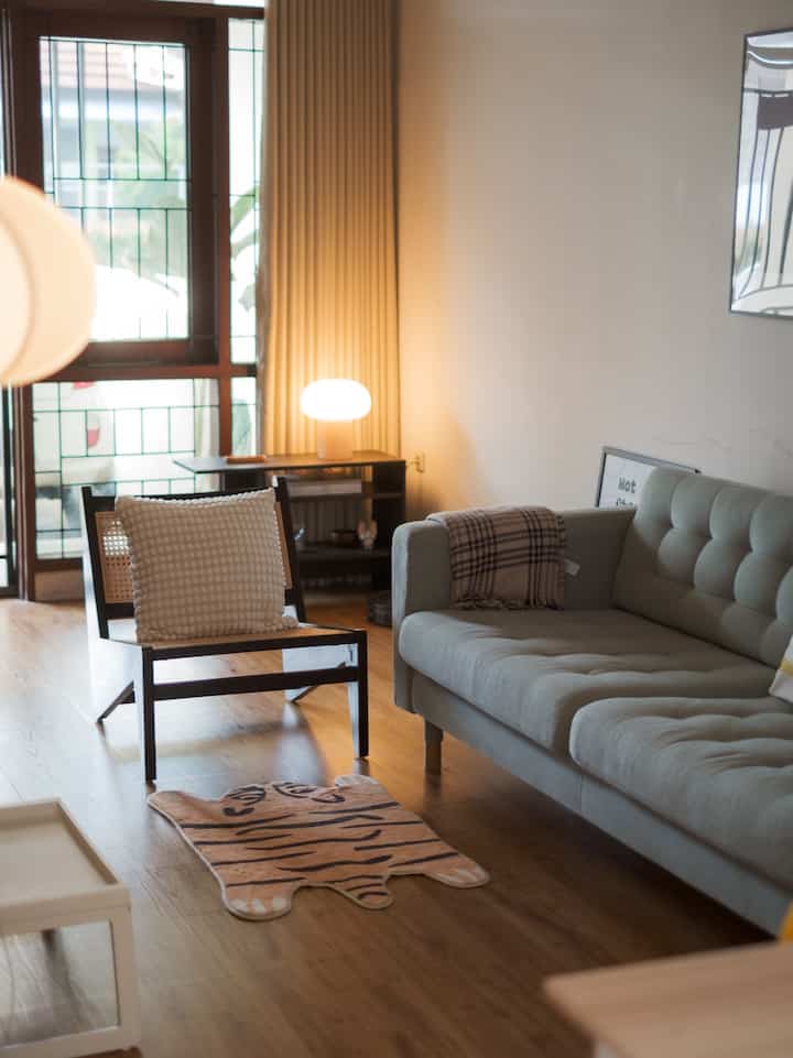 Our new armchair, custome made from Jepara✨

#livingroom #livingroomdecor #mcm #armchair #kursijati #ikea