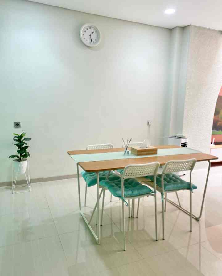 Hai tetangga online selamat datang di mini tour house or chel .. disetiap ruangan kami , kami menerapkan berbagai warna pada setiap sudut dan adanya desain mepengkung pada beberapa sudut. 

#WarnaCatRumah
#PlavonPVC
#MiniHouseTour
#Houseofchel
#RumahJakarta