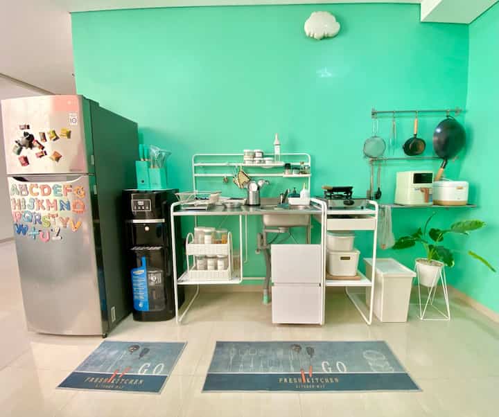 Hai tema kali ini kita share mini kitchen kami ya.. nuansa tembok tosca pastinya menjdi daya tarik berbeda dari ruangan ini. 

#kitchen
#minikitchen
#houseofchel
#rumahberwarna
#rumahjakarta