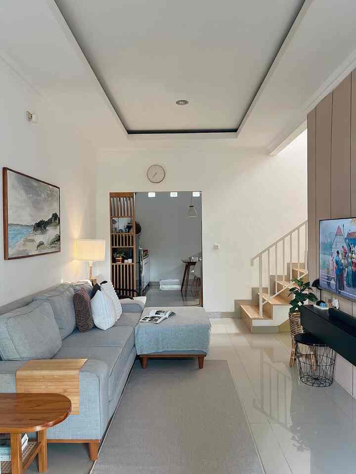 Inspirasi living room segaris 

#MyHouseInspiration #ruangtamu #sofaminimalis #backdroptv #standinglamp  

