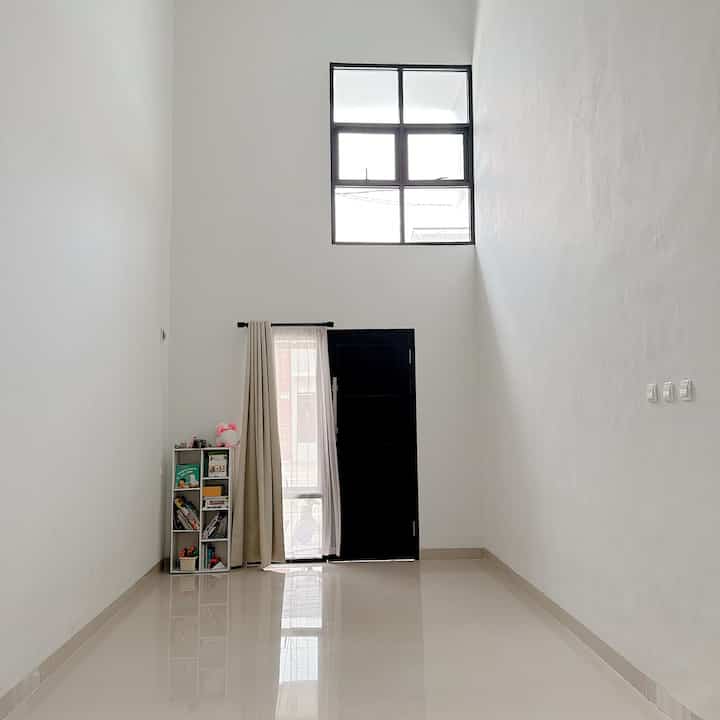 Rumah tumbuh 🍃
Yaaapp, ini rumah tumbuh kami yang proses ngisi furniture nya bertahap, gapapa pelanpelan karna ga balapan, kami menikmati proses nya, dari yg kosong gaada isinya sekarang satu per satu bisa terisi 🥰

Rumah segaris tanpa sekat semoga menginspirasi🫶
Follow for mor info 🫶 

#MyHouseInspiration #livingroom #RuangTamu #Sofaminimalis #mejamakan #mejakayujati #gordenblackout #relgorden #blankettenun #mejaruangtamu #pohonvarigata #rakbuku 