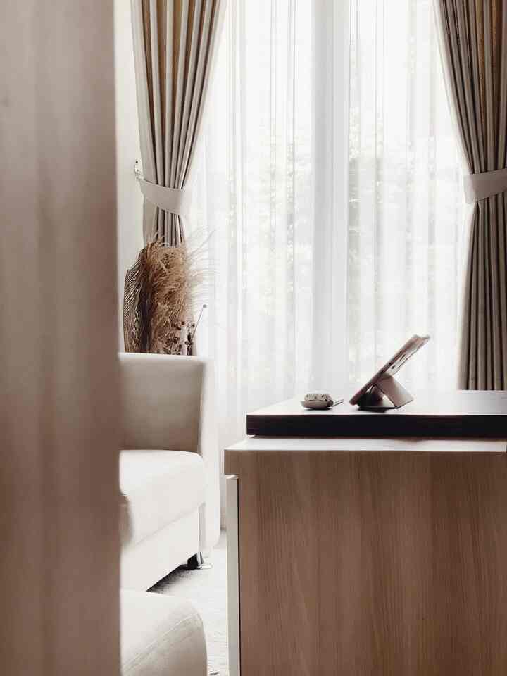 Living room ini adalah salah satu spot favoritku dan keluarga. Ketika hari libur banyak kegiatan yang kami lakukan di sini, menonton film bersama, dan bercengkerama.

#MyHouseInspiration #sofaputih #SofaMinimalis #LivingRoomInspo #ruangtamu #RuangTamuMinimalis #HomeStyling #interiormodern 
