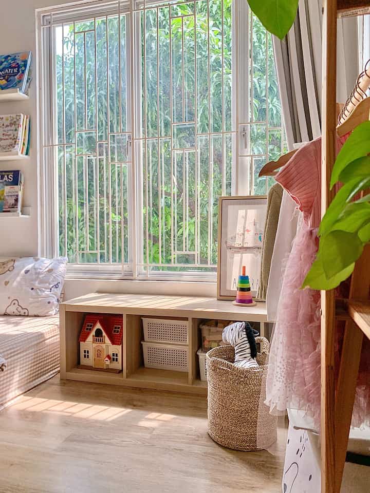 Meet our favorite room, sudut kamar tidur yang kami maksimalkan untuk playroom. 

Design playroom tidak selalu harus mengikuti karakter animasi favorit anak, namun dengan furniture wood tone yang sifatnya netral sangat memudahkan kami mengatur dan mix match dengan segala mainan buku dan kebutuhan anak-anak. 
#MyHouseInspiration #kamartidur #playroom #kamaranak #mejaanak #ruangbermain #ruangbelajar #sepreianak #bedcoveranak 