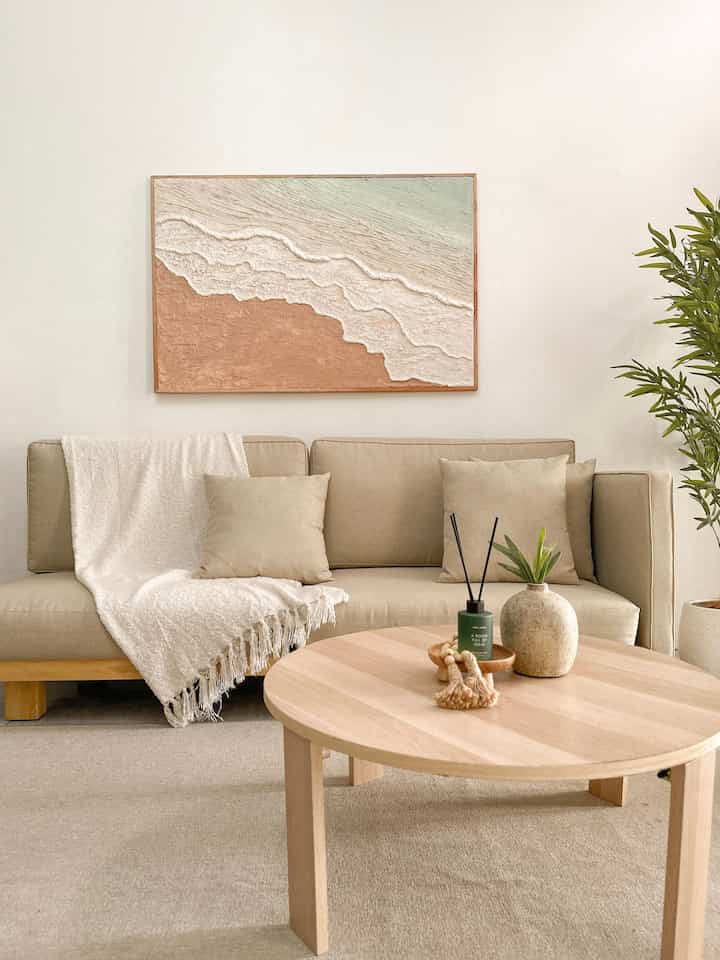 Tema rumah kami dari awal konsisten dengan warna white & wood, pelan-pelan ingin mewujudkan konsep japandi house.
sedikit sentuhan warna hijau dari artificial plant untuk kesan lebih fresh dan sekarang kami adopt warna hitam agar ada sesuatu yang terlihat contrast jadi gak terlalu monoton.

Warna hitam kami gunakan untuk sanitary kitchen dan kamar mandi 


#SofaJapandi #ArtTekstur #PrecutCeramic #SinkHitam #Wallpanel #CatKamarTidur #TerazzoGranit 

#JapandiHouse 

#JapandiLivingRoom #JapandiKitchen #JapandiBathroom #JapandiBedroom 

 #LivingRoom #Bathroom #KamarMandi #interiorrumah #Inspirasikamartidur #Bedroom 

#Japandi #Japandihome #RumahJapandi #JapandiHouse