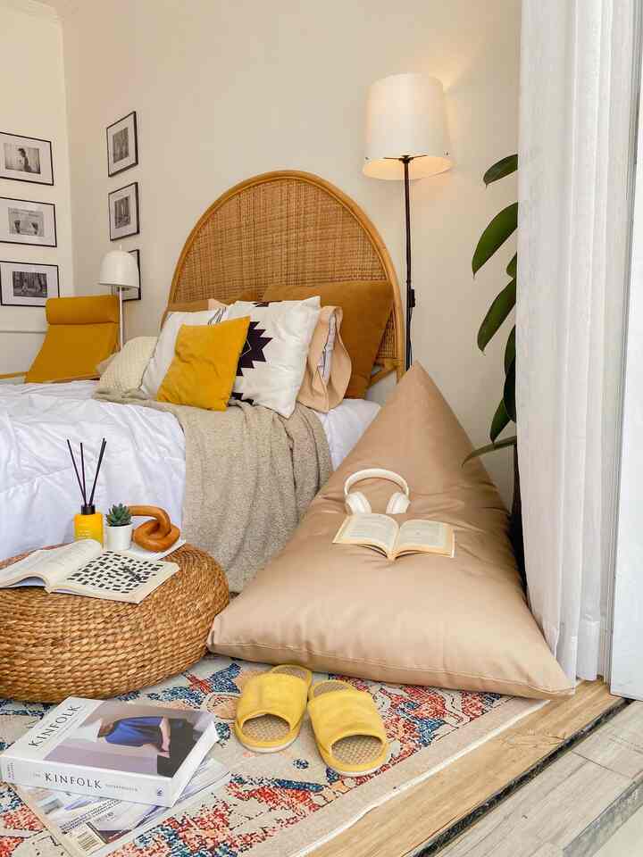 Aesthetic Space ✨

ini dia space ter-aesthetic di rumah
bisa jadi space untuk healing — me time — bahkan foto-foto

selain styling yang tepat, vitrase yang kena angin pun bikin space nya makin aesthetic 😍👌🏻💛

#MyHouseInspiration #headboardrotan #standinglamp #beanbag #abstractrugs #reeddiffuser #slippers #dummybook #buku #cushioncover #vitrase 


